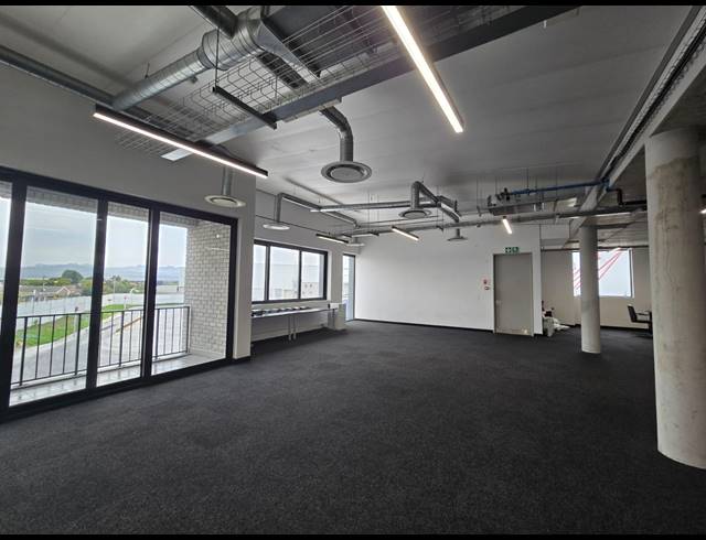 7,572M² WAREHOUSE TO LET IN BELLVILLE SOUTH INDUSTRIA